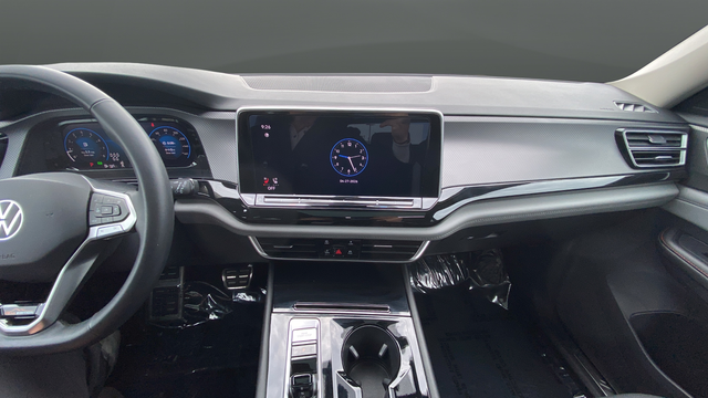 2024 Volkswagen Atlas 2.0T Peak Edition SE w/Technology