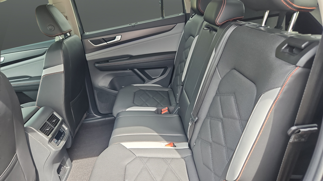 2024 Volkswagen Atlas 2.0T Peak Edition SE w/Technology