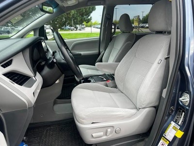 2015 Toyota Sienna LE 8 Passenger