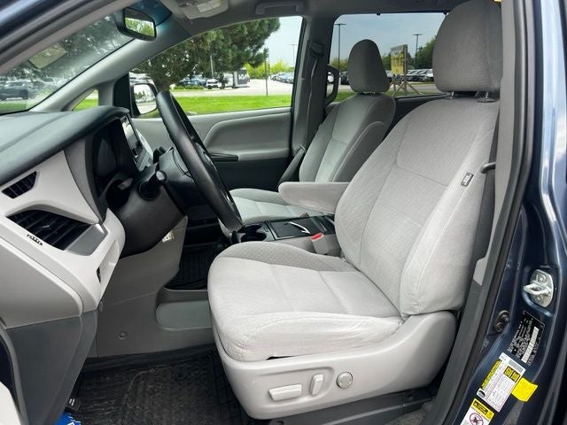 2015 Toyota Sienna LE 8 Passenger