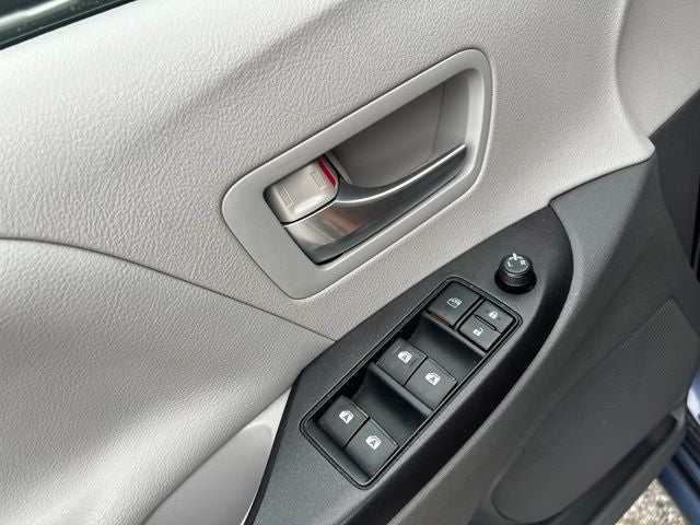 2015 Toyota Sienna LE 8 Passenger