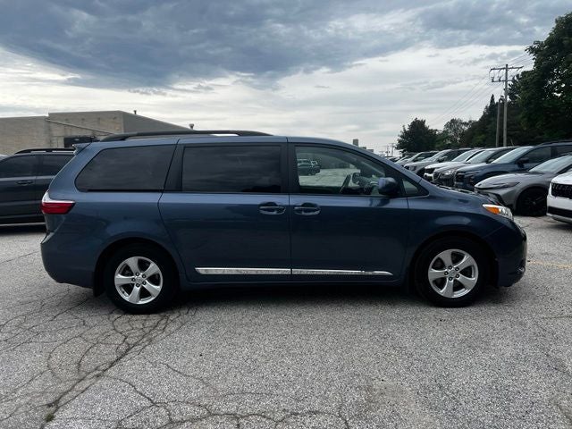 2015 Toyota Sienna LE 8 Passenger