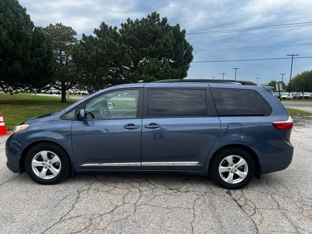 2015 Toyota Sienna LE 8 Passenger