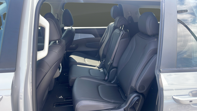2027 Kia Carnival LXS