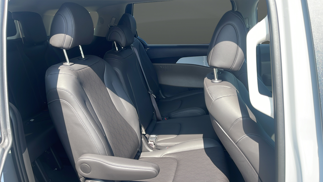 2027 Kia Carnival LXS