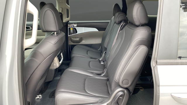 2027 Kia Carnival LXS
