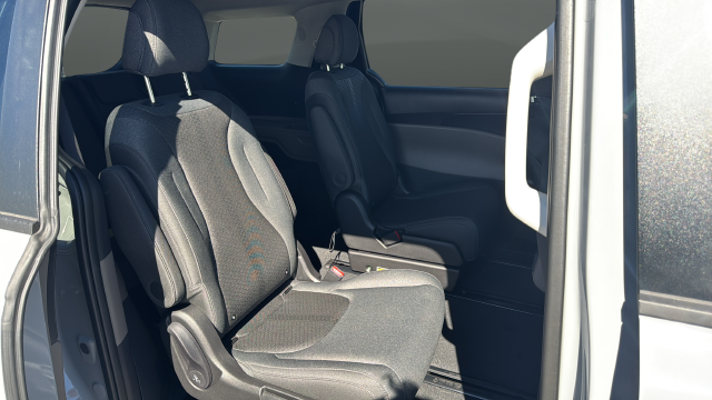 2027 Kia Carnival LX