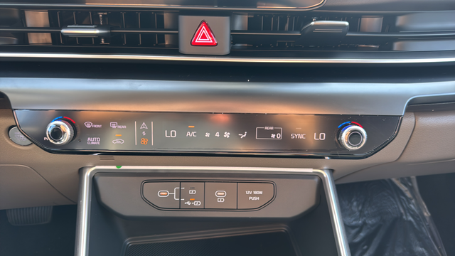 2027 Kia Carnival LXS