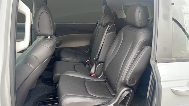2027 Kia Carnival EX