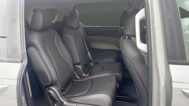 2027 Kia Carnival EX