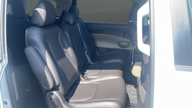 2027 Kia Carnival EX