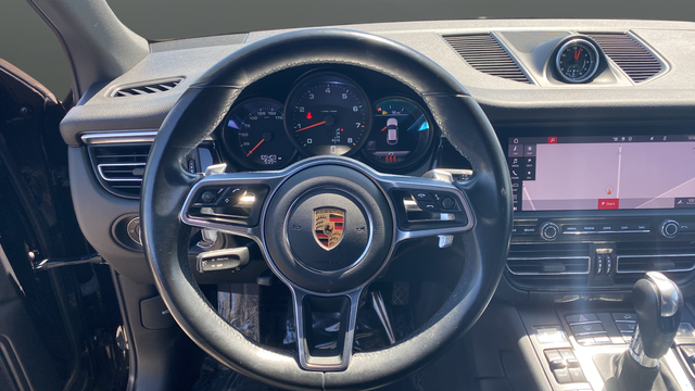 2021 Porsche Macan Base