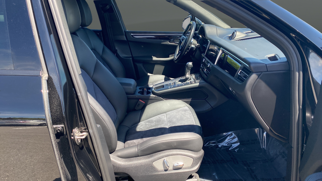 2021 Porsche Macan Base